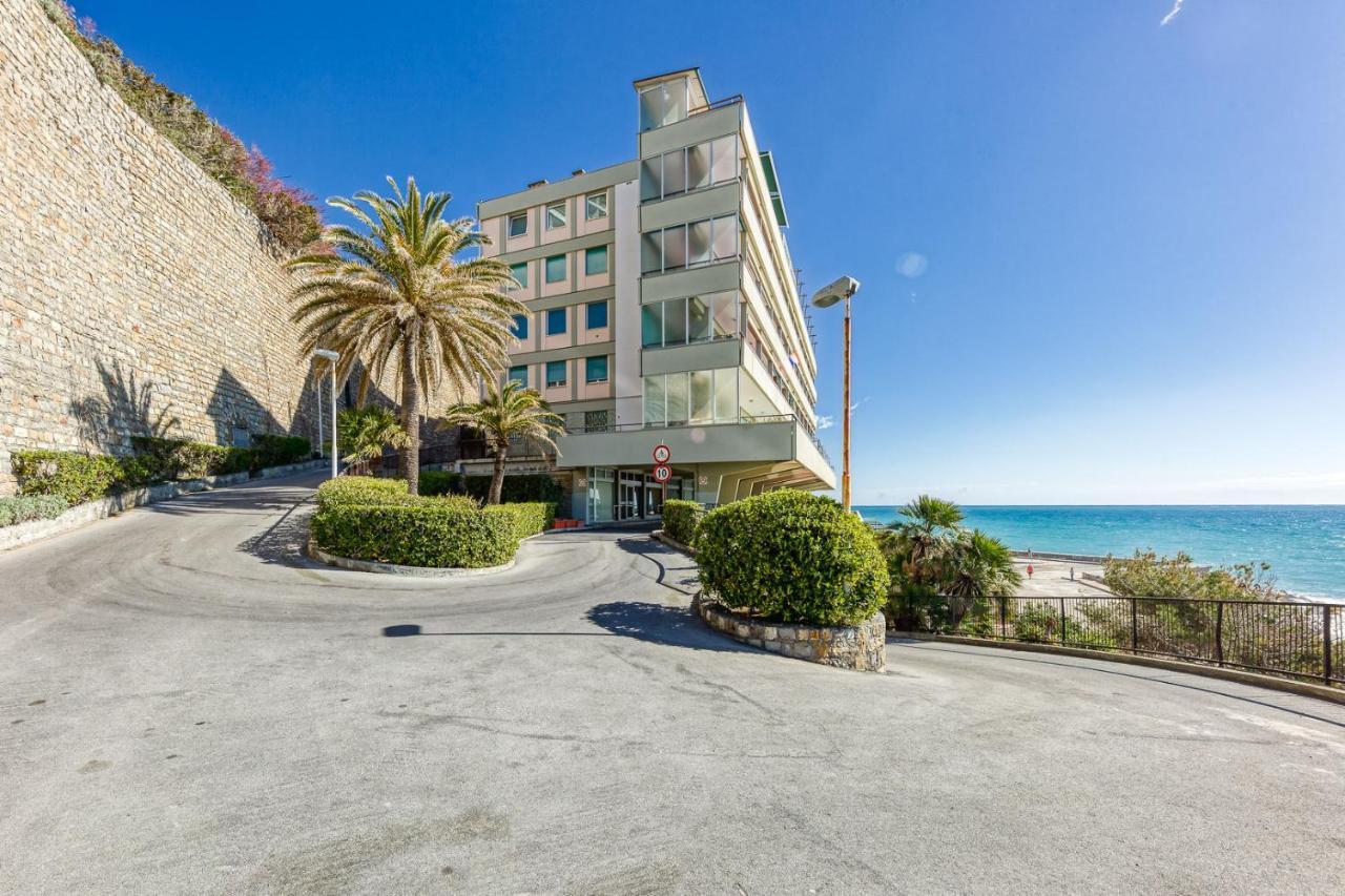 Casaviva - Grazioso Bilocale Sul Mare A Ospedaletti Exterior foto